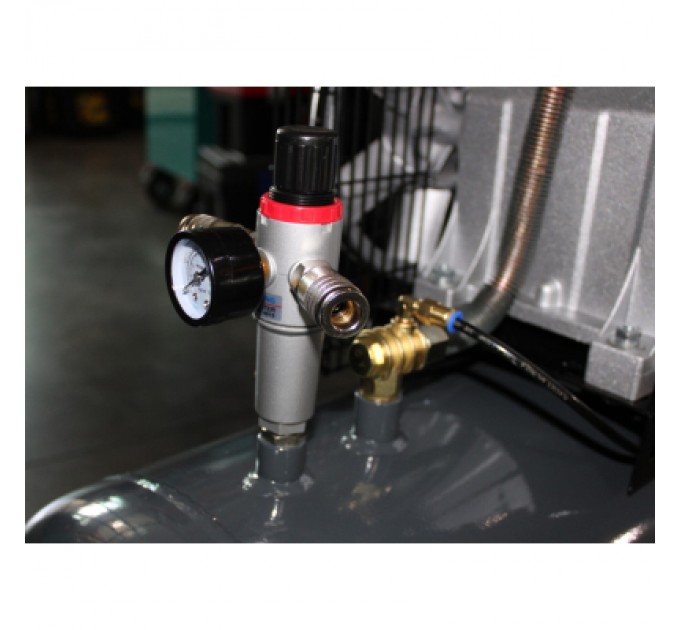 GTM Компресор GTM 100л, 400/300л/хв, 2,2кВт, 10бар, 220В, 2 циліндри (KCH2070B-100L)