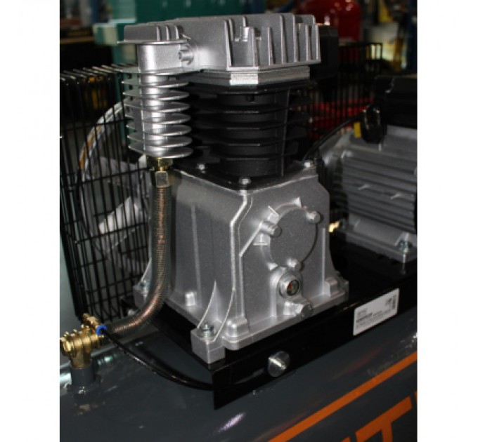 GTM Компресор GTM 100л, 400/300л/хв, 2,2кВт, 10бар, 220В, 2 циліндри (KCH2070B-100L)