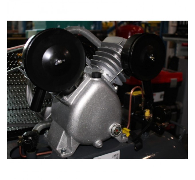 GTM Компресор GTM 100л, 440/320л/хв, 2,2кВт, 10бар, 220В, 2 циліндри V-под. (KCJ2070-100L)