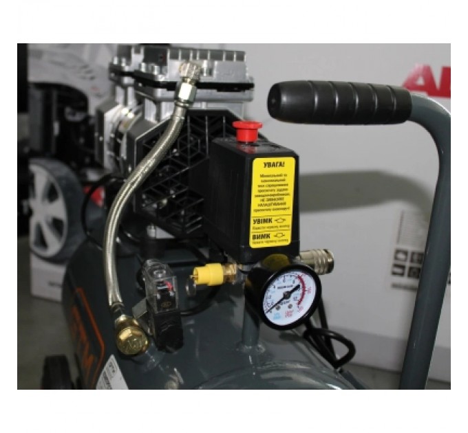 GTM Компресор GTM 24л, 105л/хв, 0,75кВт, 8бар, 220В, 2 циліндри безмасляний (KAW750-24L)